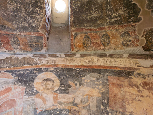 Detail of the ornament at the base of the tambour and remains of the inscription in the dome ring
