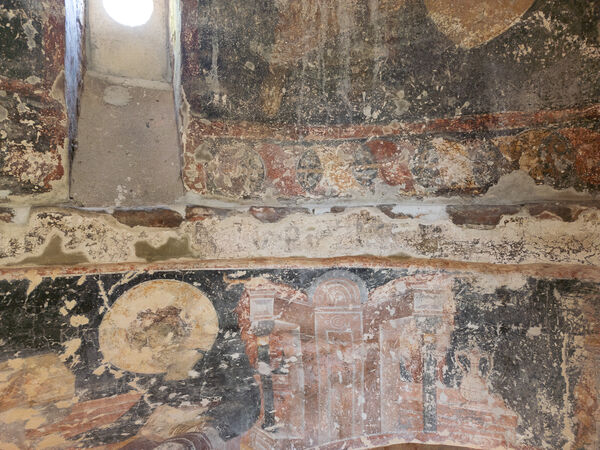 Detail of the ornament at the base of the tambour and remains of the inscription in the dome ring