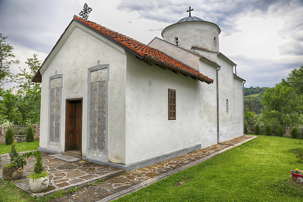 Bela crkva Karanska